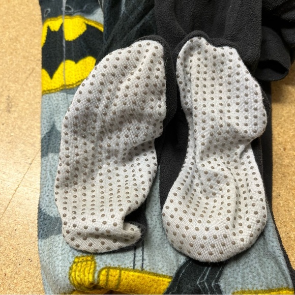 5/$25 ✨ Batman Baby Costume One Piece Pajamas size 4T - Picture 3 of 3